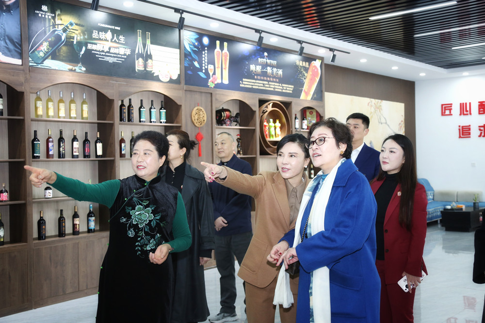 ȫ������(li��n)Ů��I(y��)���̕������L��ͤһ�Ё�?xi��ng)��f��̫ʯ��ƿ���